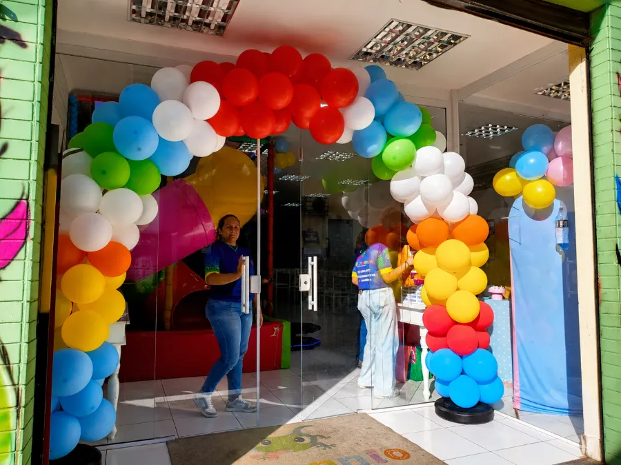 Entrada exclusiva com arco de balões